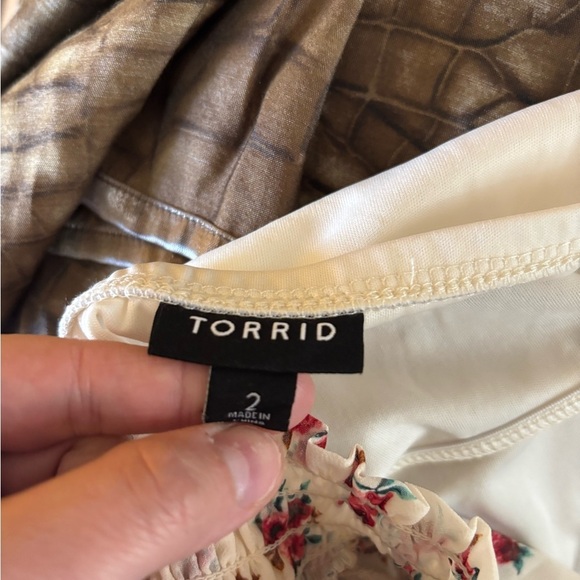 🌹🖤 TORRID Mini Chiffon Smocked Dress Rose Floral 2X NWT - Picture 3 of 11